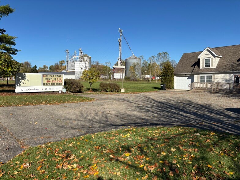 621 S Grand Ave, Fowlerville, MI à vendre - Photo de l’immeuble – Image 2 sur 16