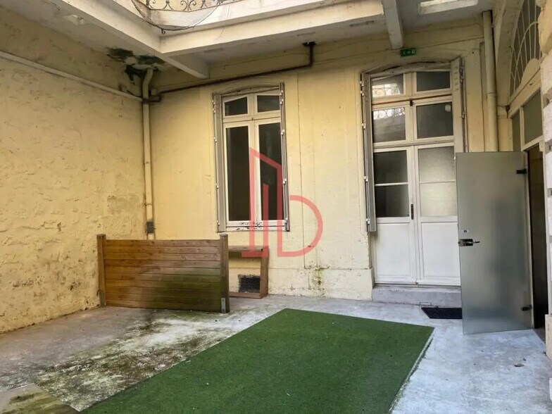 Bureau dans Bordeaux à vendre - Photo de l’immeuble – Image 3 sur 9