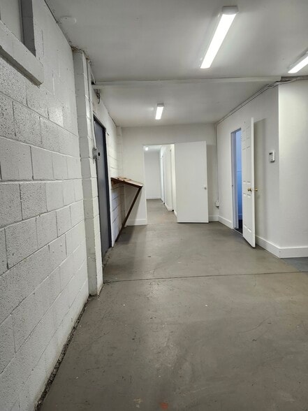 1776 S 900 W Salt Lake portefeuille de 4 biens à vendre sur LoopNet.fr - Photo intérieure – Image 2 sur 9