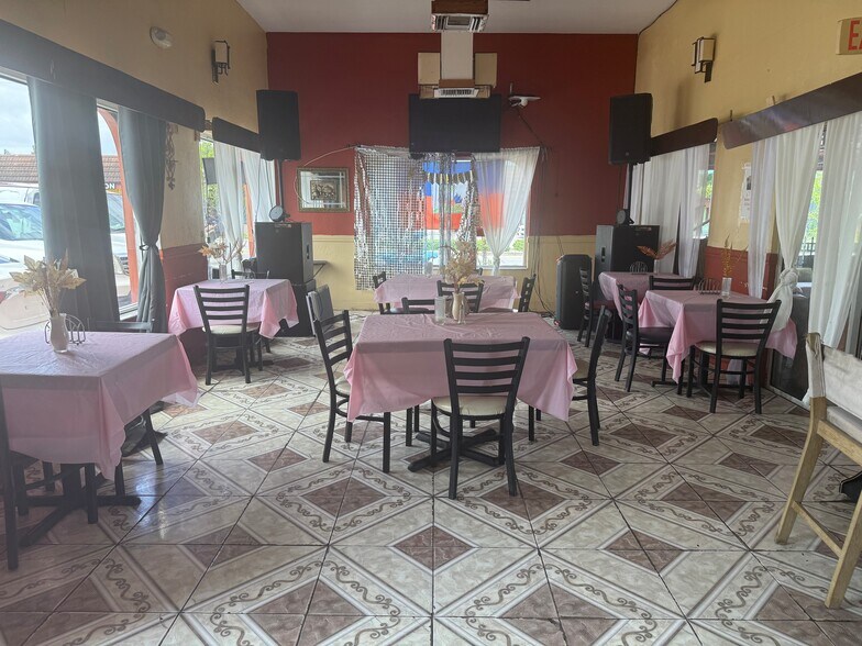 14005 W Dixie Hwy, North Miami, FL à vendre - Photo de l’immeuble – Image 3 sur 6