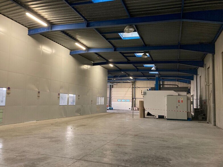 Local d'activités dans Plounévez-Moëdec à vendre - Photo de l’immeuble – Image 3 sur 8