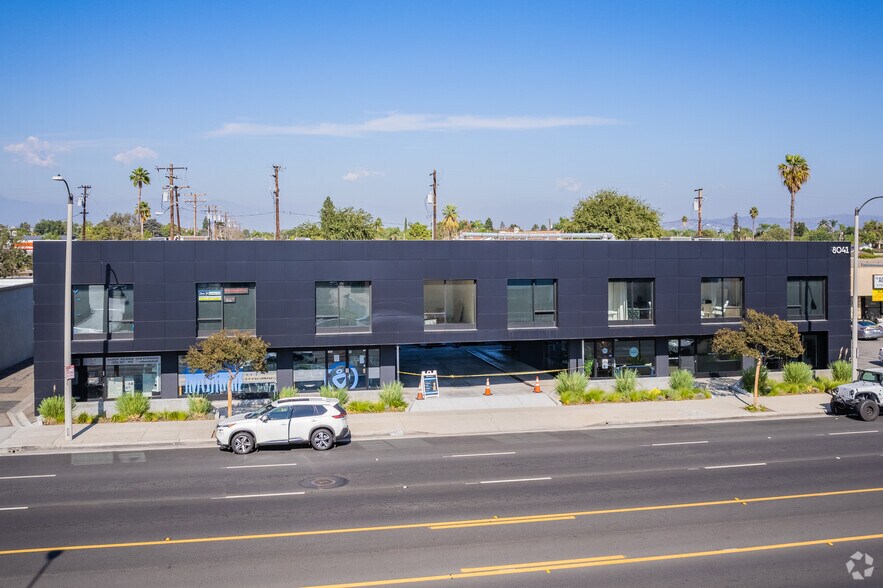 8041 Florence Ave, Downey, CA à louer - Photo de l’immeuble – Image 2 sur 24