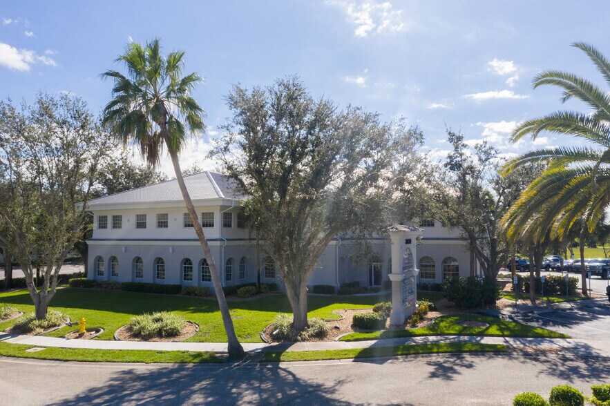 3820 Colonial Blvd, Fort Myers, FL à louer - Photo de l’immeuble – Image 2 sur 33