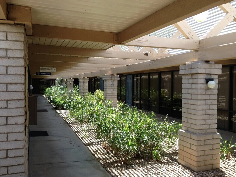 12020 N 35th Ave, Phoenix, AZ à louer - Photo de l’immeuble – Image 2 sur 5