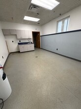 562 Rubber Ave, Naugatuck, CT à louer Photo intérieure– Image 2 sur 6