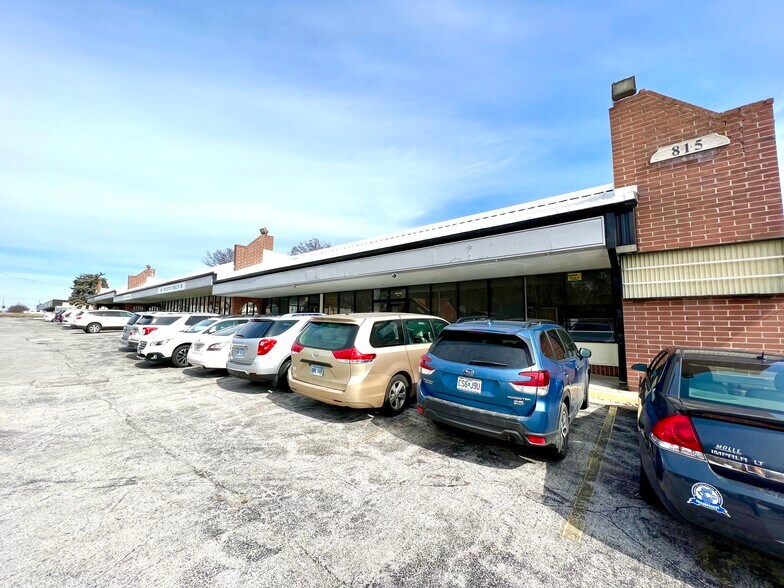 815 N Noland Rd, Independence, MO à louer - Photo de l’immeuble – Image 1 sur 8