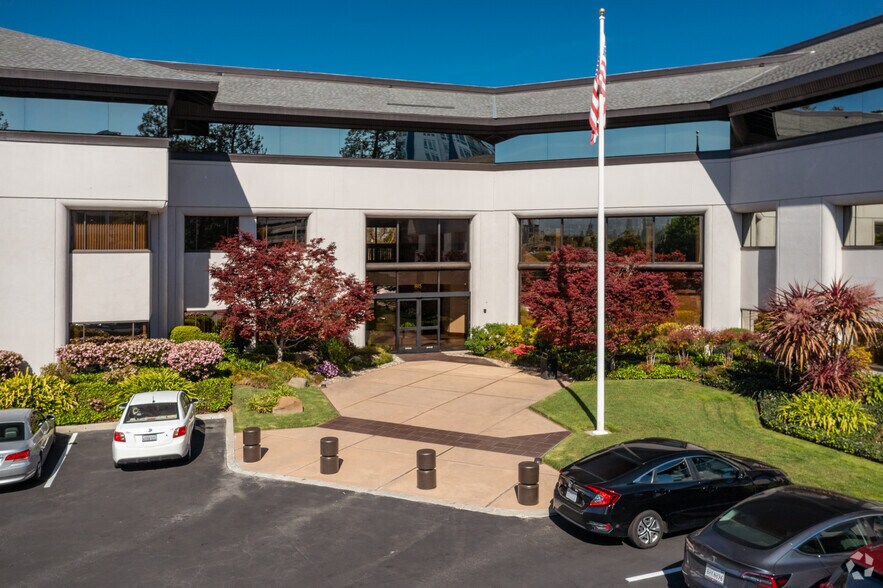 805 Veterans Blvd, Redwood City, CA à louer - Photo de l’immeuble – Image 3 sur 18