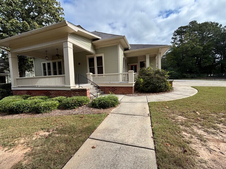 133 W Candler St, Winder, GA à louer - Photo de l’immeuble – Image 2 sur 9