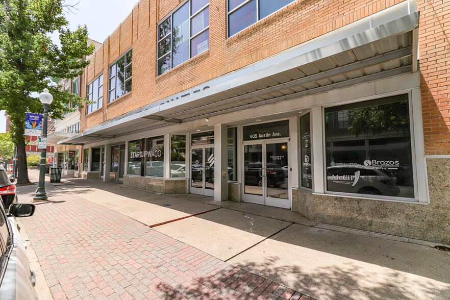 605 Austin Ave, Waco, TX à louer - Photo de l’immeuble – Image 3 sur 8