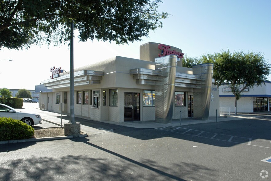 5420 N Blackstone Ave, Fresno, CA à vendre - Photo principale – Image 1 sur 9