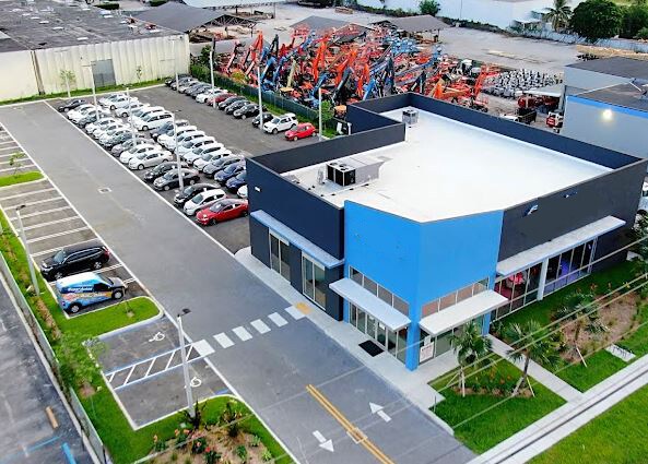 NW 58th St, Doral, FL à vendre - Photo de l’immeuble – Image 3 sur 8