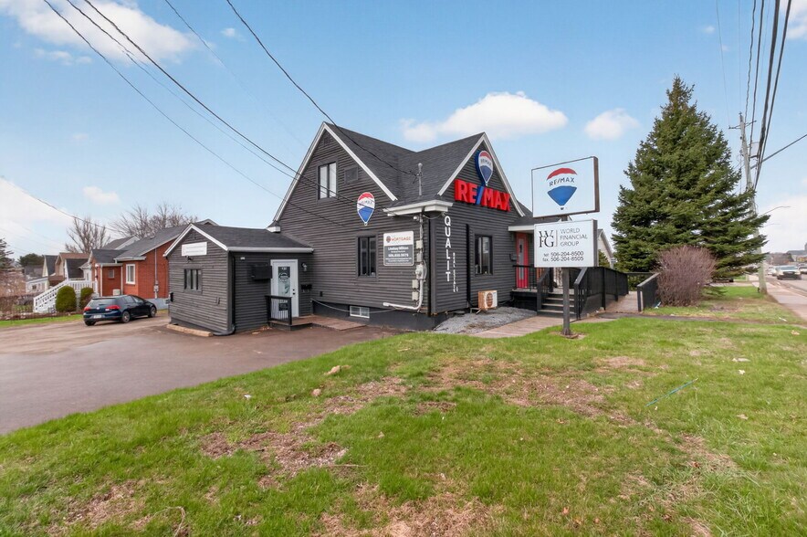 120 Champlain Rue, Dieppe, NB à vendre - Photo principale – Image 1 sur 12