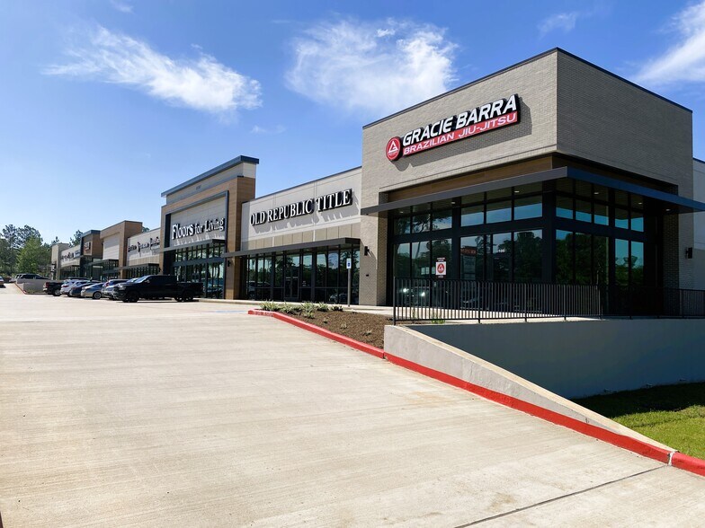 4507 W Davis, Conroe, TX à louer - Photo de l’immeuble – Image 2 sur 10