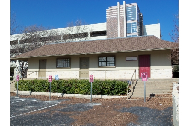404 Bryant St, Sherman, TX à louer - Photo de l’immeuble – Image 2 sur 64
