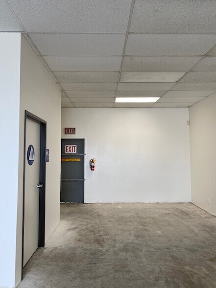 2413 Fairview Ave, Santa Ana, CA à louer - Photo intérieure – Image 3 sur 11
