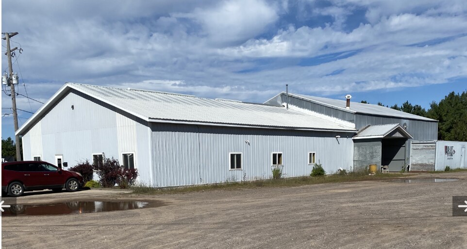 1400 Cedar Ave, Iron Mountain, MI à vendre - Photo principale – Image 1 sur 1