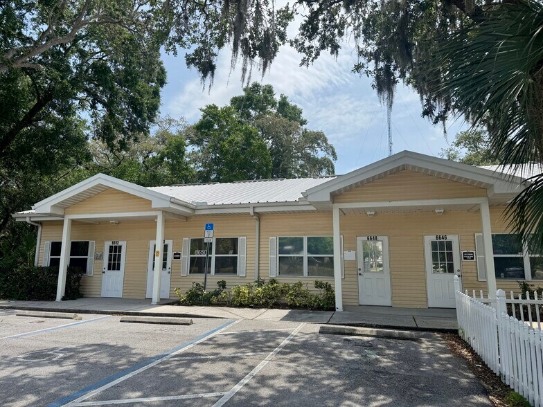 6616-6636 Rowan Rd, New Port Richey, FL à louer - Photo de l’immeuble – Image 2 sur 11