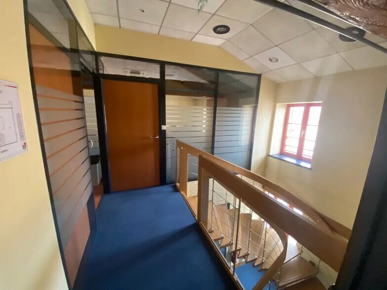 Bureau dans Charnay-lès-Mâcon à louer - Photo de l’immeuble – Image 3 sur 13