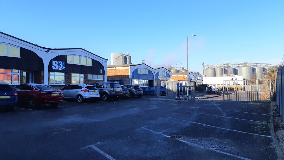 Crittall Rd, Witham à louer - Photo de l’immeuble – Image 3 sur 7