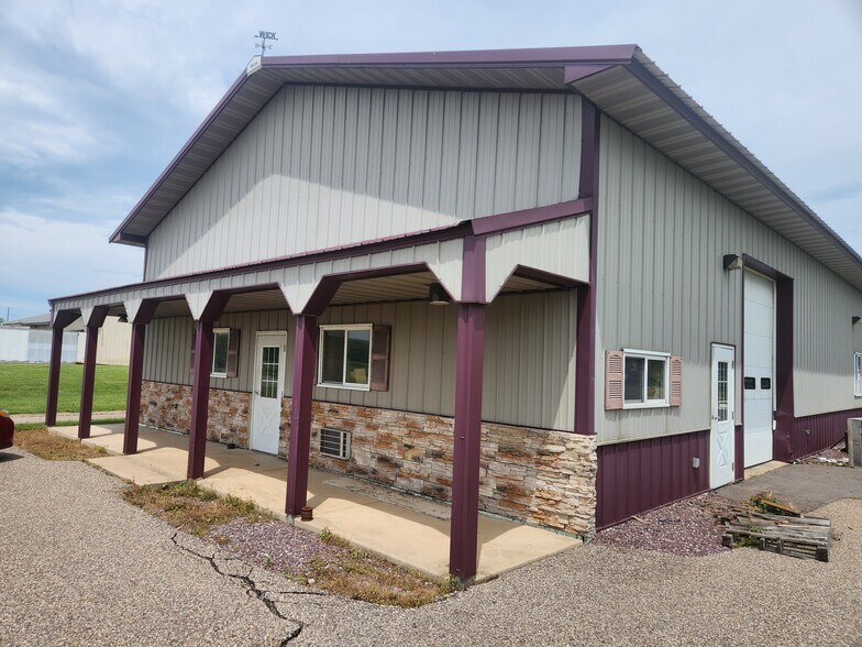 1215 Fuhrman Dr, Reedsburg, WI à vendre - Photo de l’immeuble – Image 3 sur 9