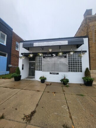 Plus de détails pour 909 W Saginaw St, Lansing, MI - Local commercial à vendre