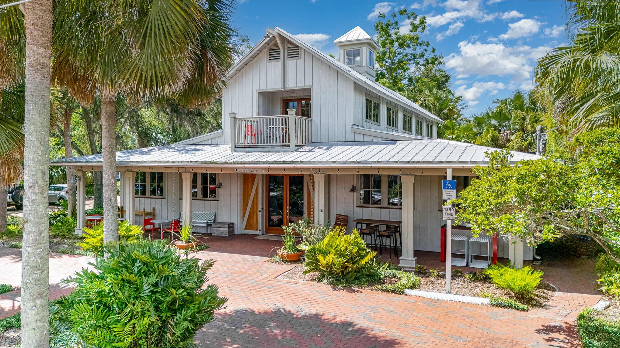 The Barn & The Bungalow portefeuille de 2 biens à vendre sur LoopNet.fr Photo principale– Image 1 sur 9