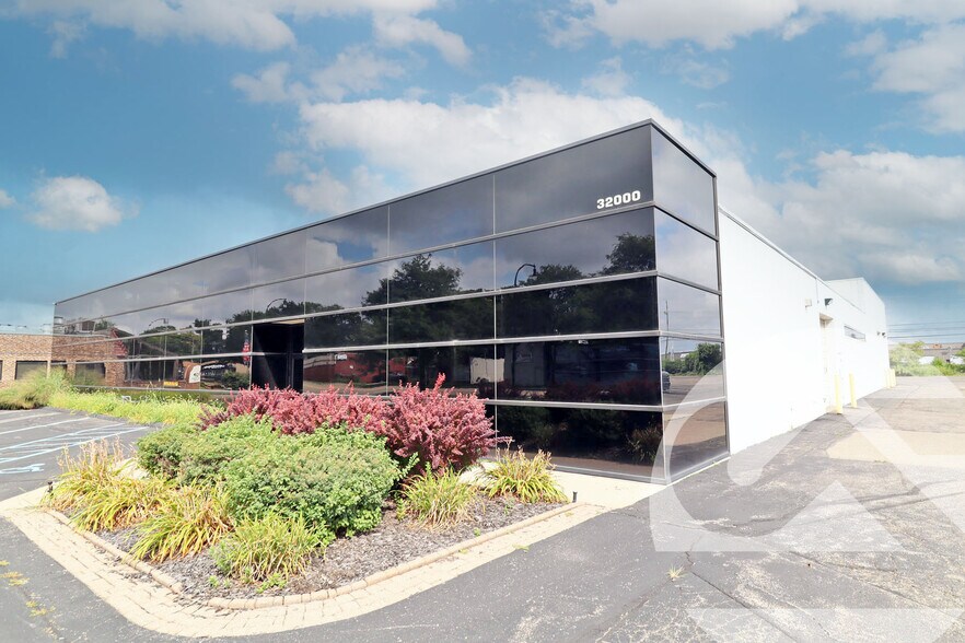 32000 Plymouth Rd, Livonia, MI à vendre - Photo principale – Image 1 sur 1
