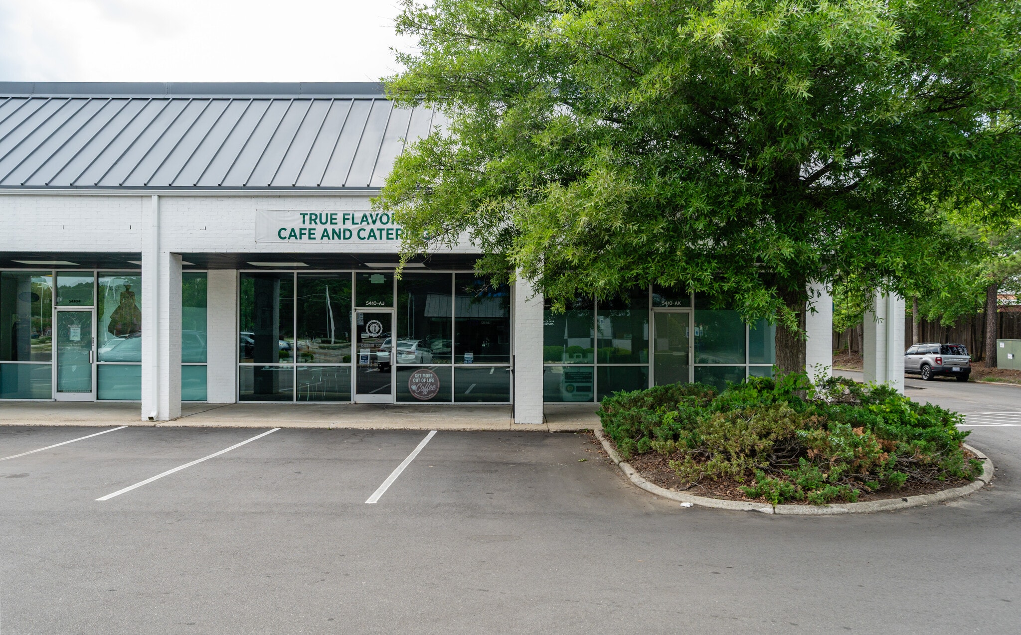 5410 NC Hwy 55, Durham, NC à louer Photo de l’immeuble– Image 1 sur 14