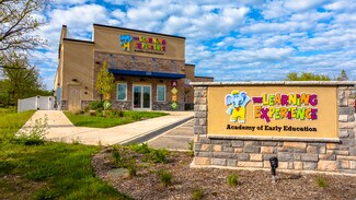 Plus de détails pour 2031 Meadow Ln, Pewaukee, WI - Local commercial à vendre