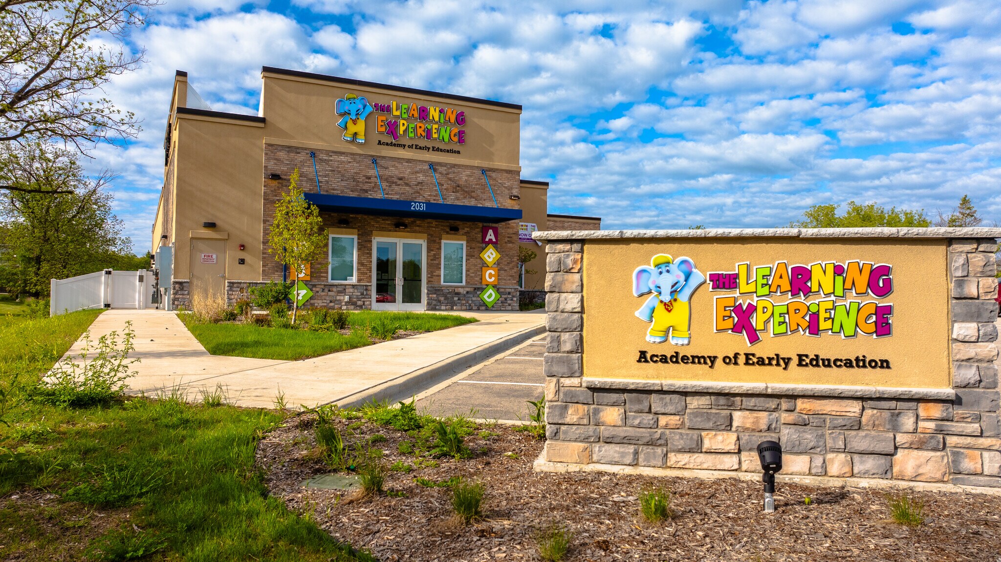 2031 Meadow Ln, Pewaukee, WI à vendre Photo principale– Image 1 sur 3