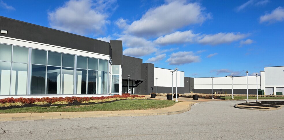 5555 Saint Louis Mills Blvd, Hazelwood, MO à louer - Photo de l’immeuble – Image 3 sur 12
