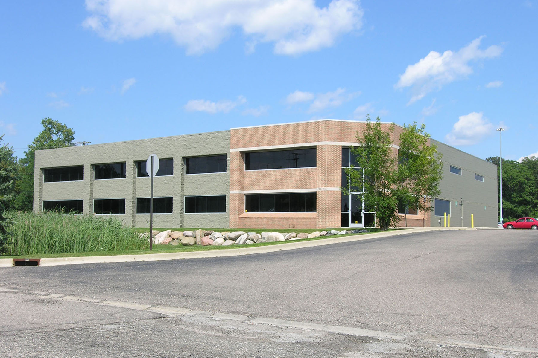 24860 Hathaway St, Farmington Hills, MI à louer Photo principale– Image 1 sur 4