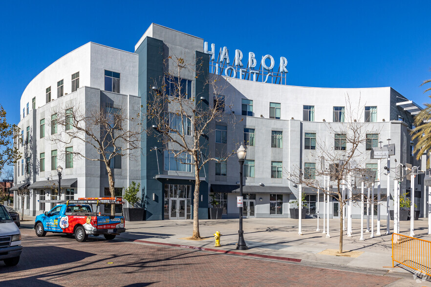 435 W Center Street Promenade, Anaheim, CA à vendre - Photo principale – Image 1 sur 9