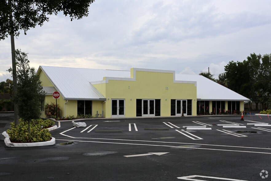 1696 S Military Trl, West Palm Beach, FL à louer - Photo principale – Image 1 sur 27