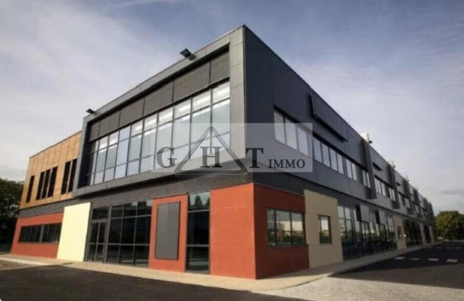 Industriel/Logistique dans Villeneuve-la-Garenne à louer - Photo de l’immeuble – Image 1 sur 3