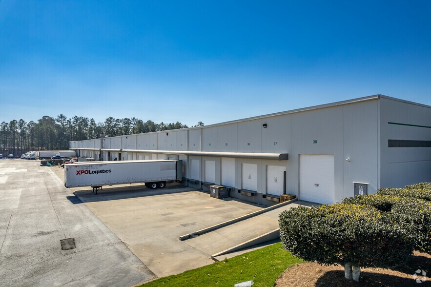 610 Airport South Pky, Atlanta, GA à louer - Photo de l’immeuble – Image 3 sur 4