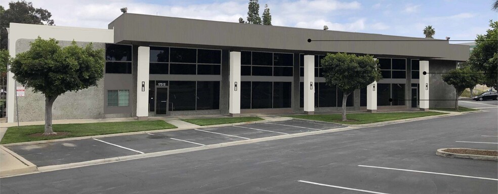17512 Studebaker Rd, Cerritos, CA à louer - Photo de l’immeuble – Image 2 sur 6