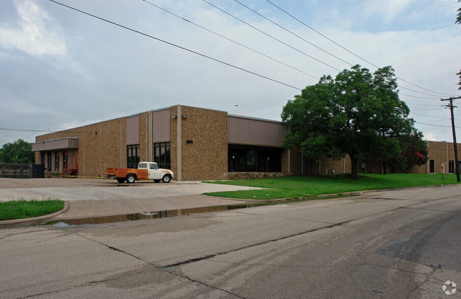 1371-1373 Round Table Dr, Dallas, TX à louer - Photo de l’immeuble – Image 1 sur 8