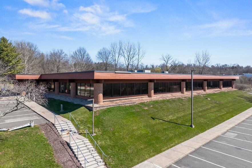 860 N Main Street Ext, Wallingford, CT à vendre - Photo de l’immeuble – Image 2 sur 12