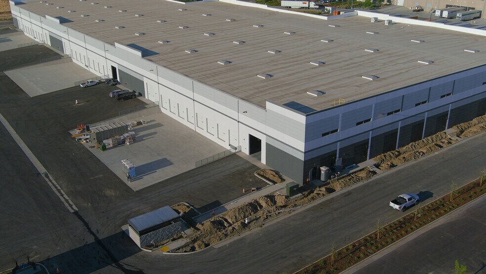 Skyking & Metro Air Pky, Sacramento, CA à louer - Photo de l’immeuble – Image 3 sur 3