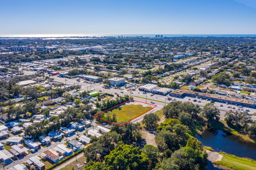 8071 Seminole blvd, Seminole, FL à vendre - Photo de l’immeuble – Image 3 sur 19