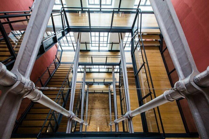 Bureau dans Le Petit-Quevilly à louer - Photo de l’immeuble – Image 2 sur 3