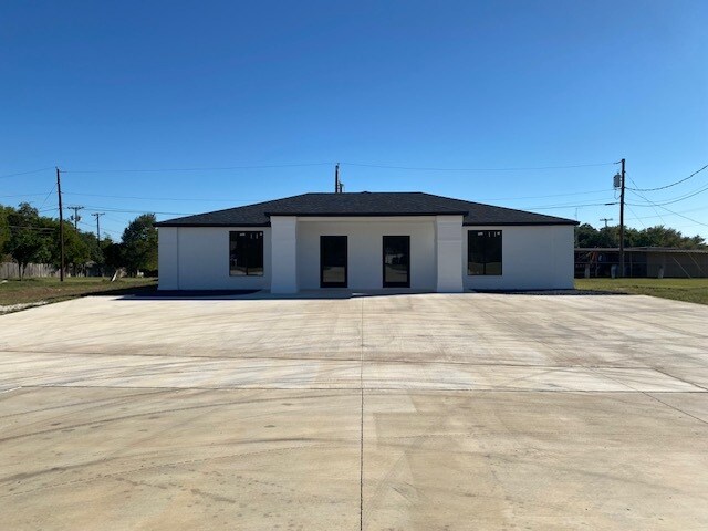 391 Mill Creek Dr, Salado, TX à louer - Photo de l’immeuble – Image 2 sur 24