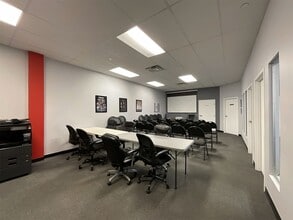 4293-4345 Des Laurentides (A-15) E, Laval, QC à louer Photo intérieure– Image 1 sur 8