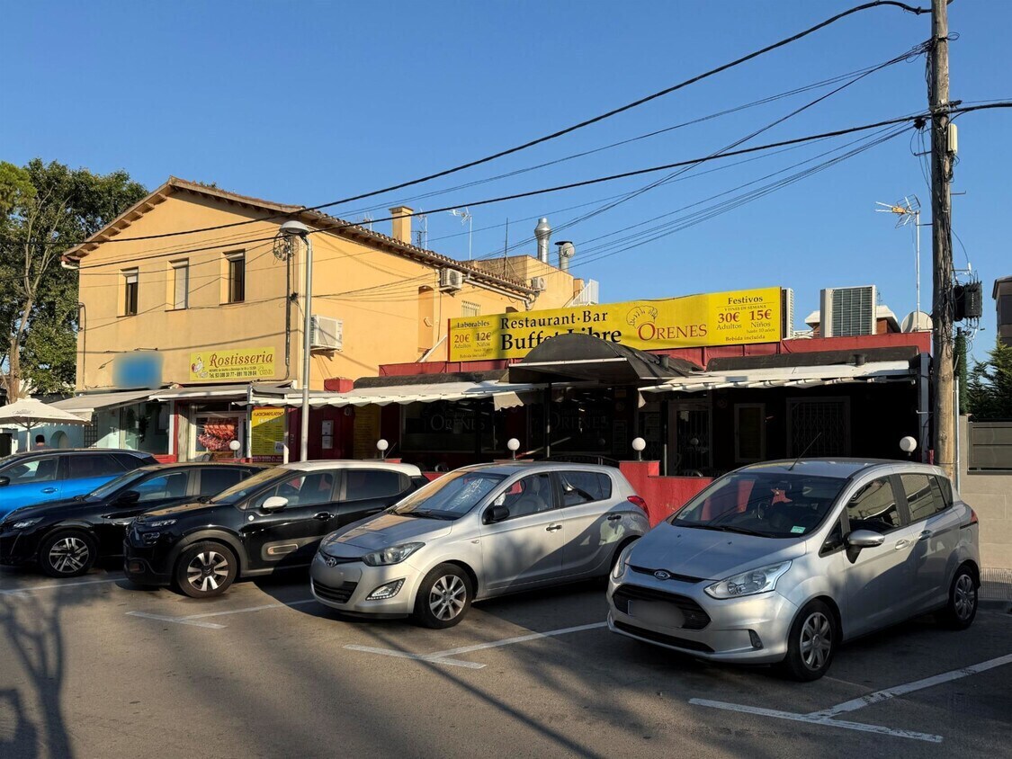 Local commercial dans Castelldefels, Barcelona à louer Photo principale– Image 1 sur 6