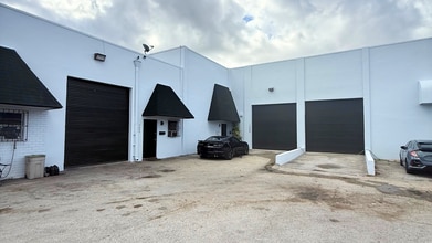 7460-7580 NW 82nd St, Medley, FL à louer Photo de l’immeuble– Image 1 sur 20