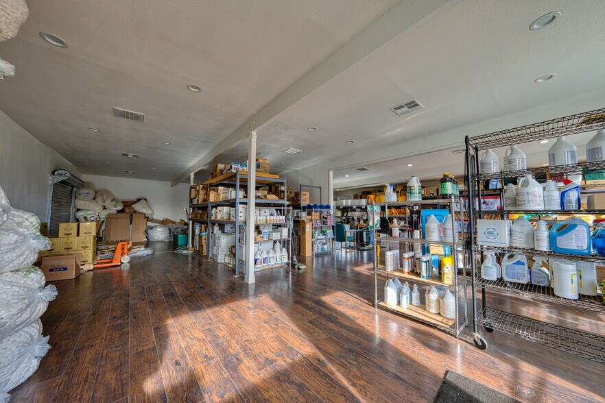 14802 Lakeshore Dr, Clearlake, CA à vendre - Photo de l’immeuble – Image 2 sur 13