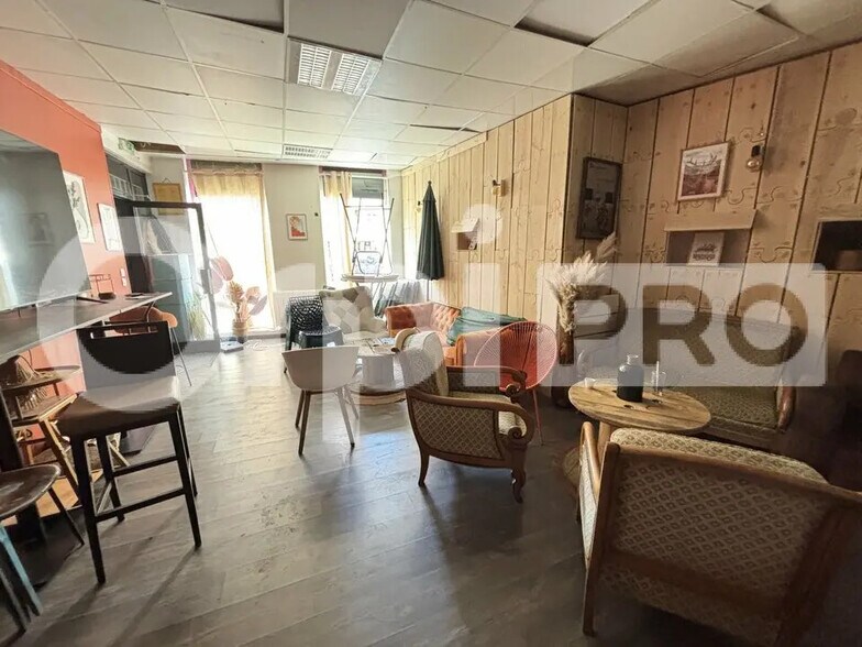 Local commercial dans Compiègne à louer - Photo de l’immeuble – Image 3 sur 3