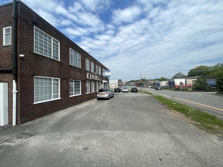 Spencroft Rd, Newcastle Under Lyme à louer - Photo de l’immeuble – Image 2 sur 19