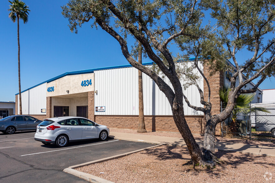 5002 S 40th St, Phoenix, AZ à louer - Photo de l’immeuble – Image 3 sur 5